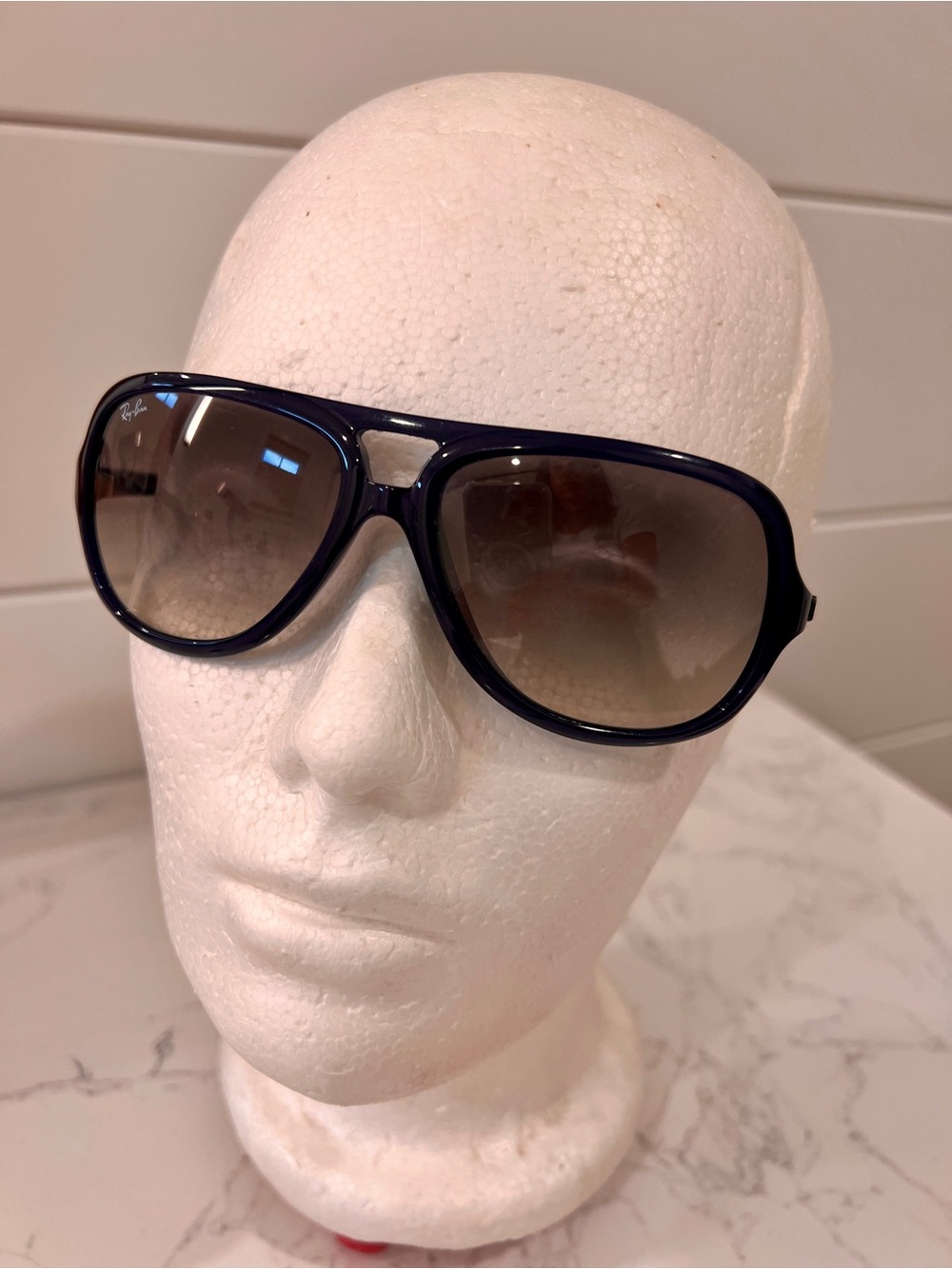 Ray-Ban Navy Blue Pilot Sunglasses with gray Gradient Lenses (case incl.) - Picture 4 of 9